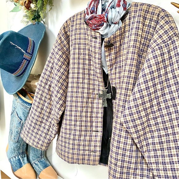 Upcycled Quilted farmhouse boho plaid jacket w floral patchwork back detailing - Picture 9 of 15